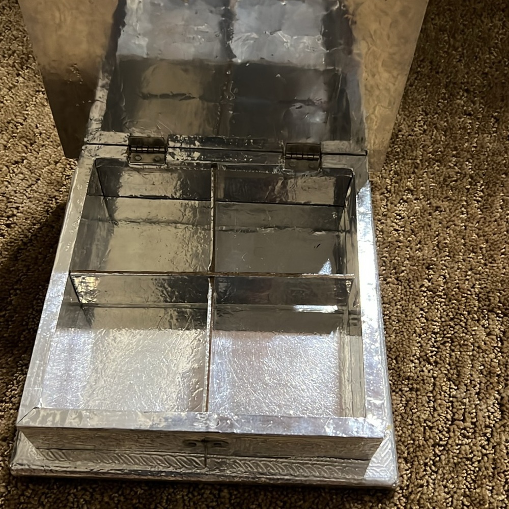 Jewelry box - Picture 2 of 3
